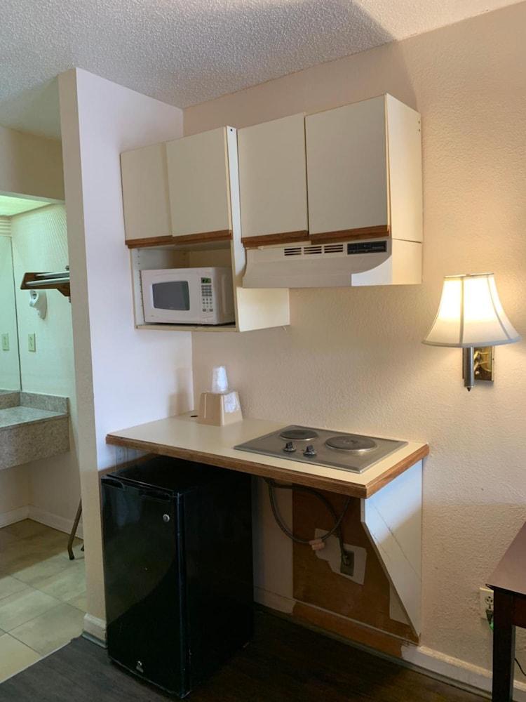 Zainee Inc Budgetel Inn And Suites 奧古斯塔 外观 照片