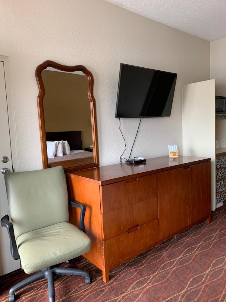 Zainee Inc Budgetel Inn And Suites 奧古斯塔 外观 照片