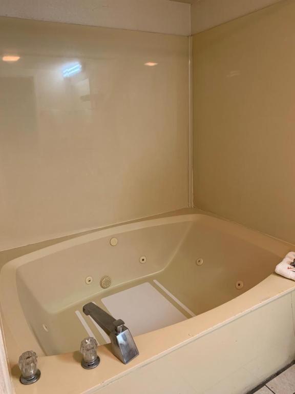 Zainee Inc Budgetel Inn And Suites 奧古斯塔 外观 照片